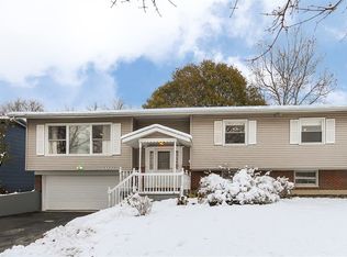 7037 Meadowbrook Ln, Hanover Park, IL 60133
