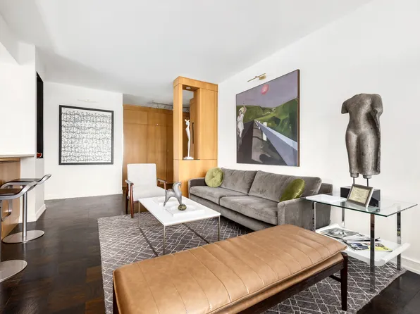 360 West 22nd Street 12L image 2 of 20