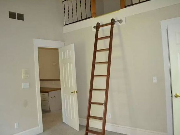3rd image of 3687 Grahamridge Ct