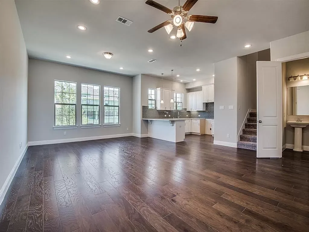 3 bed, 2485 sqft, $3,550 — Photo 3