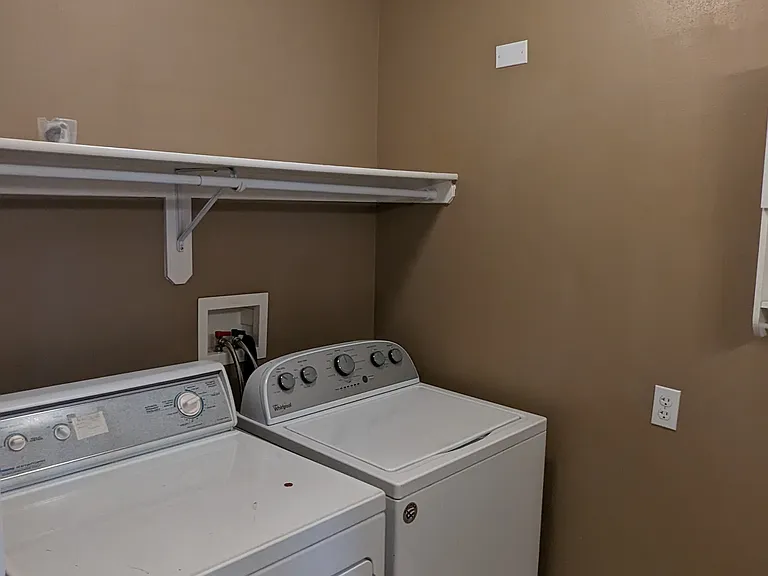 324 E Yellow Feather Dr — Photo 4