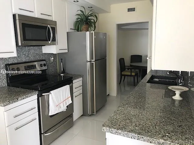 19707 Turnberry Way #23F — Photo 11