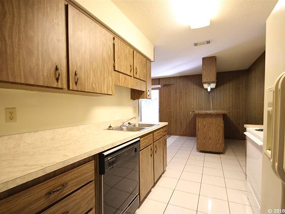 5th image of 2545 NW 55th Blvd