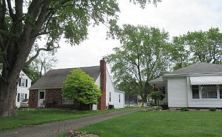 1st image of 28 W Gaylord Ave