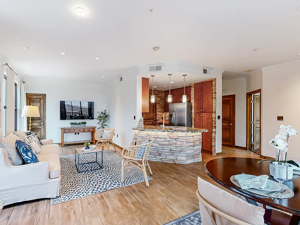 330 Las Colinas Blvd #1320
