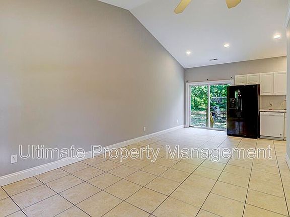 3rd image of 220-1 Rose Ave