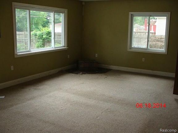 5th image of 22145 Monterey Dr