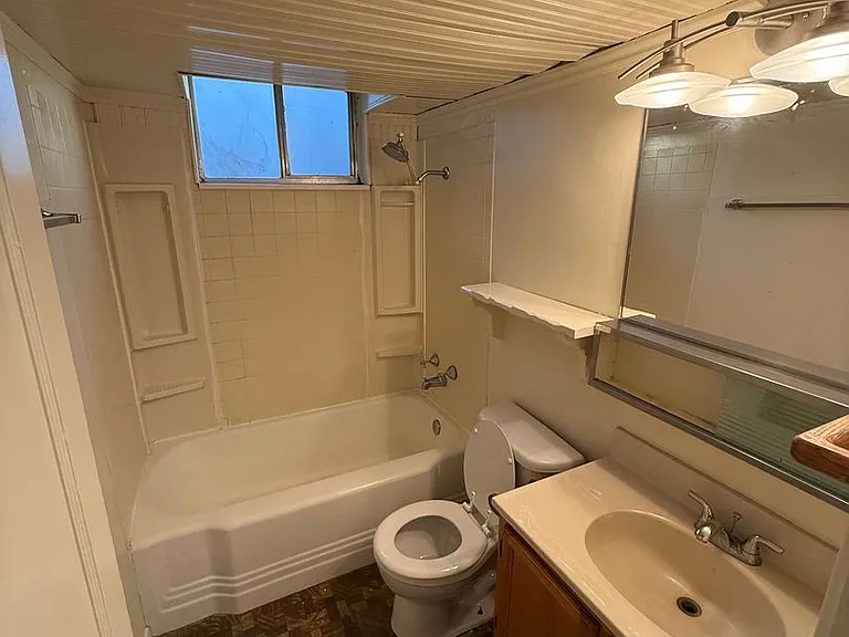 1270 E Sherman Ave — Photo 4