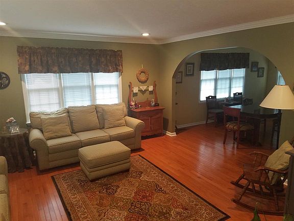 3rd image of 1211 Hodge Dr