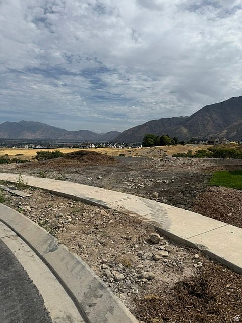 2nd image of 920 N Mountain View Dr