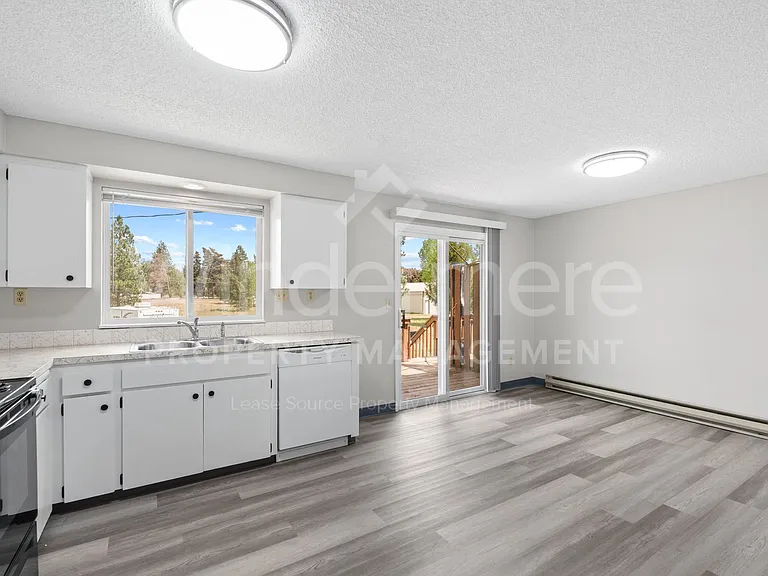 2121 S Herald Rd — Photo 12