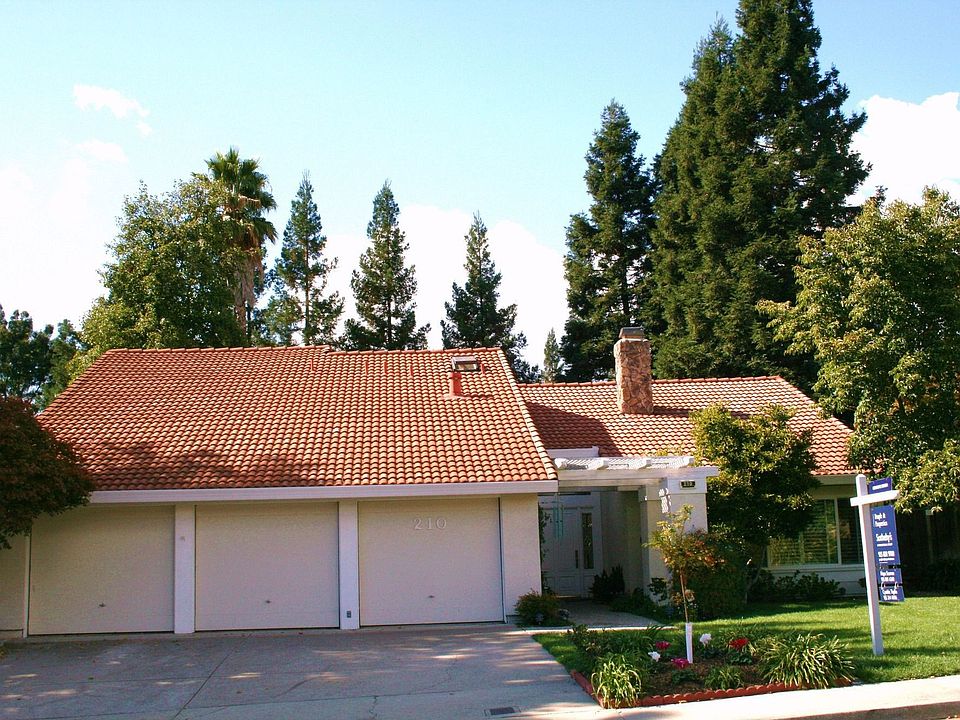 1st image of 210 Heather Pl