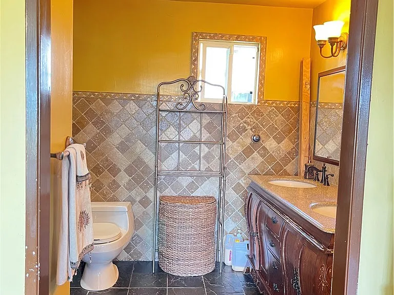 6251 Chimineas Ave — Photo 21