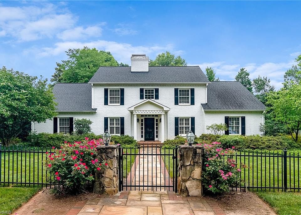2nd image of 2550 Forest Dr