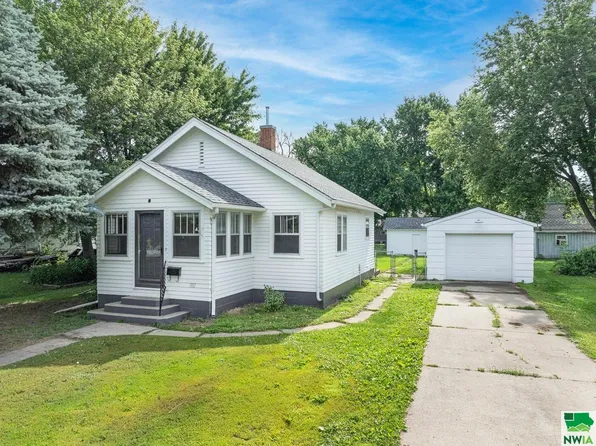 1107 6th St, Onawa, IA 51040