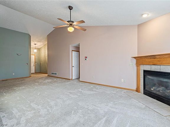 5th image of 941 Bristol Dr