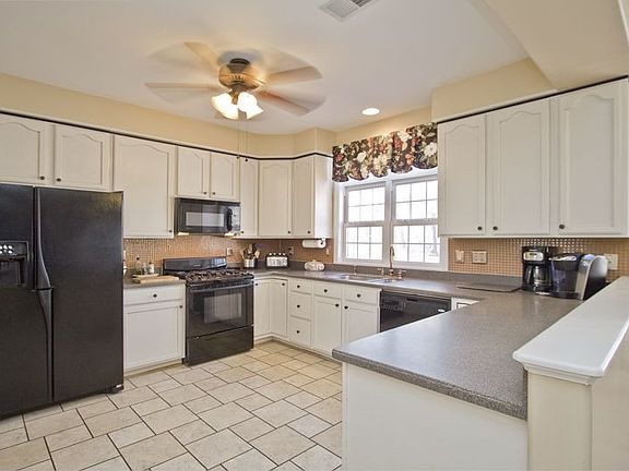 3rd image of 10404 Dynasty Ct