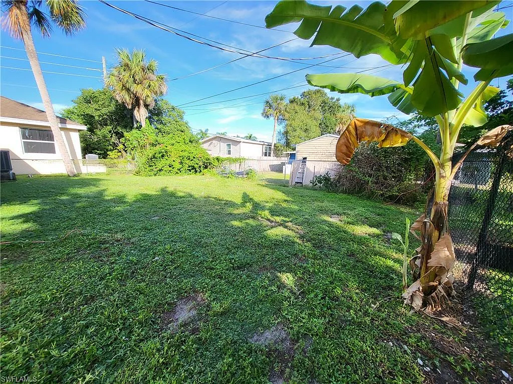 3 bed, 2.0 bath, 1156 sqft, $2,100 — Photo 2