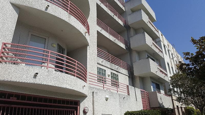 2nd image of 616 S Burnside Ave #210