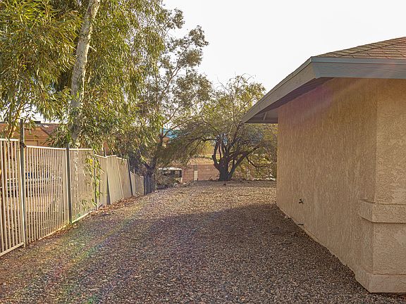 3rd image of 2050 Hillside Dr