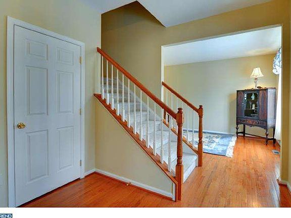 4th image of 824 Franklin St