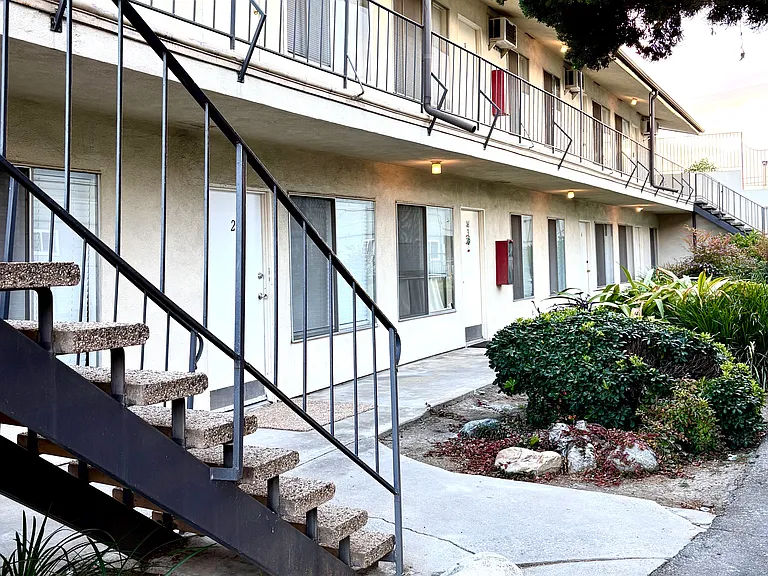 701 N Maple St #2 — Photo 1