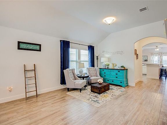 4th image of 10709 Emerald Park Ln