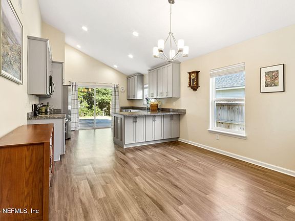 4th image of 524 N PINE Avenue N