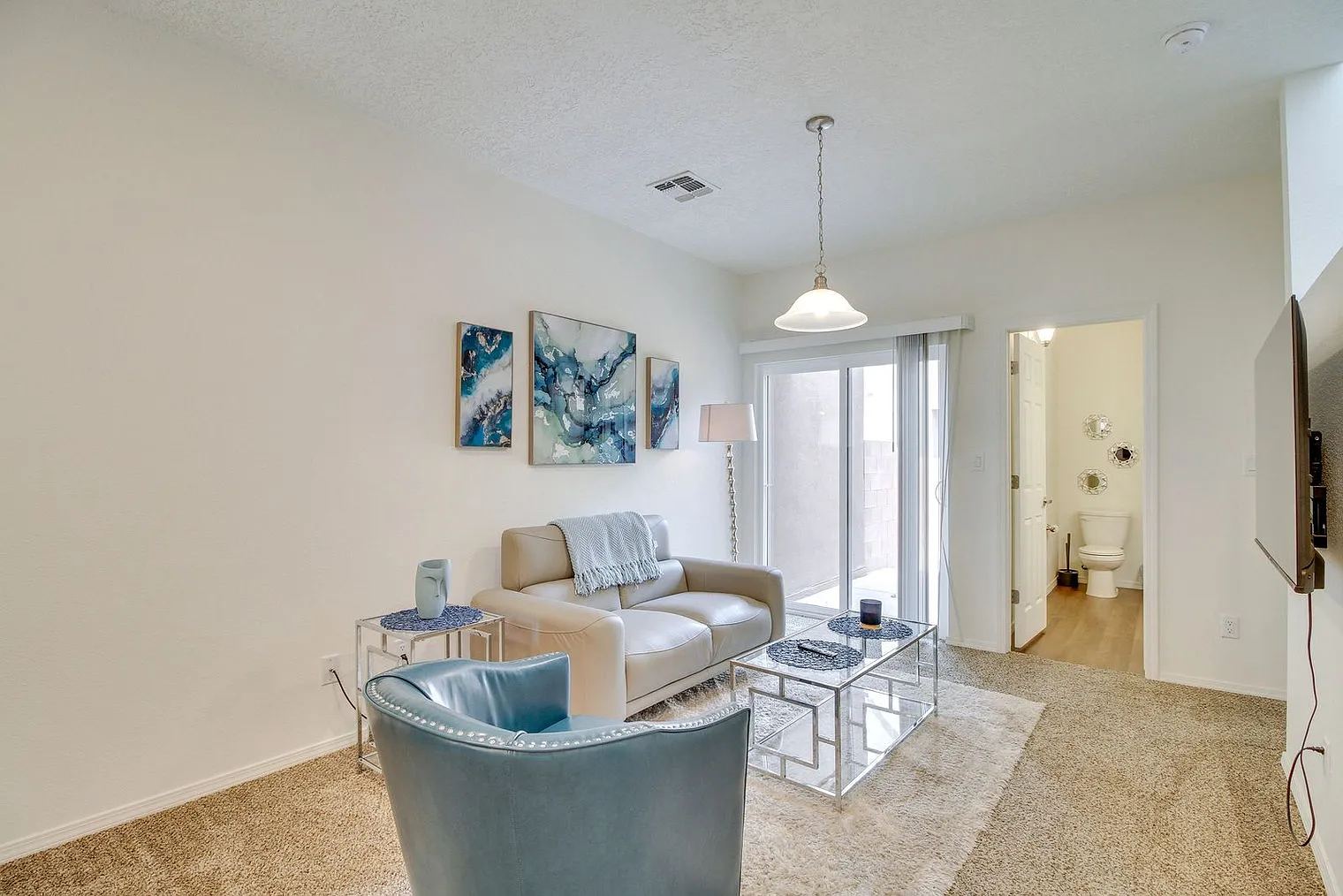 4 bed, 2.0 bath, 1539 sqft, $4,120 — Photo 2
