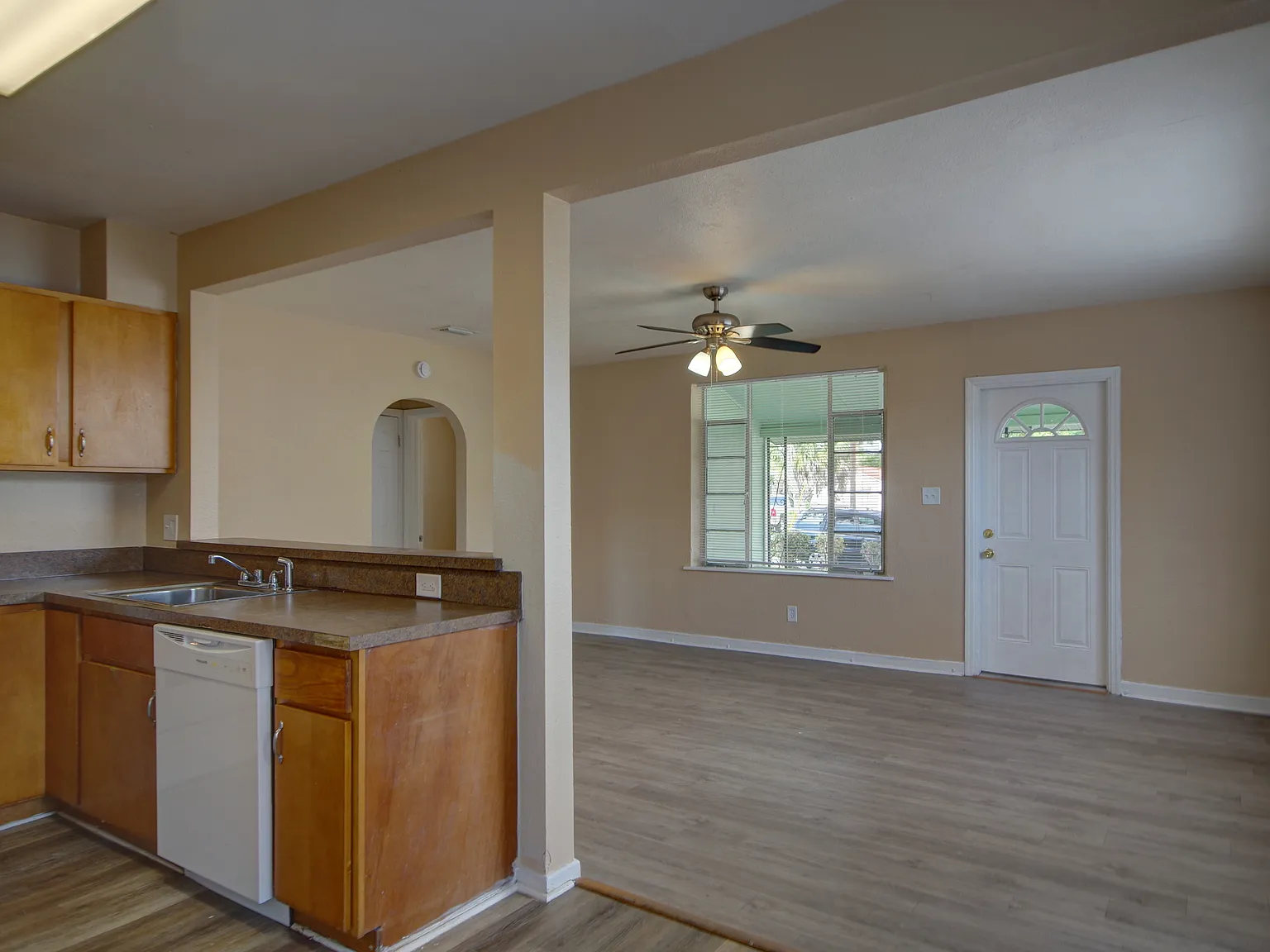 3 bed, 1114 sqft, $1,795 — Photo 4