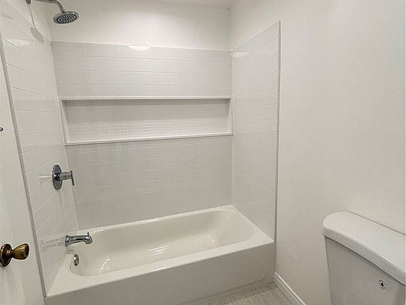 5th image of 4646 Larwin Ave