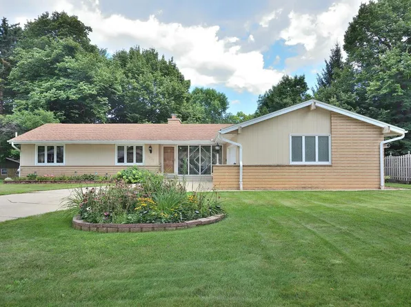5222 S 20th STREET, Milwaukee, WI 53221
