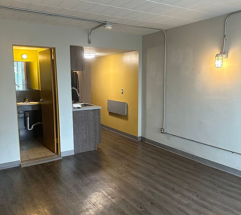 1st image of 21201 Woodward Ave #104
