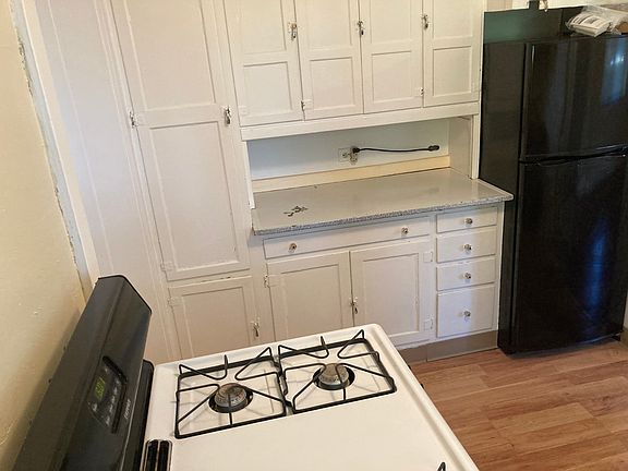 3rd image of 36 Cornell Pl #C7a05d27e
