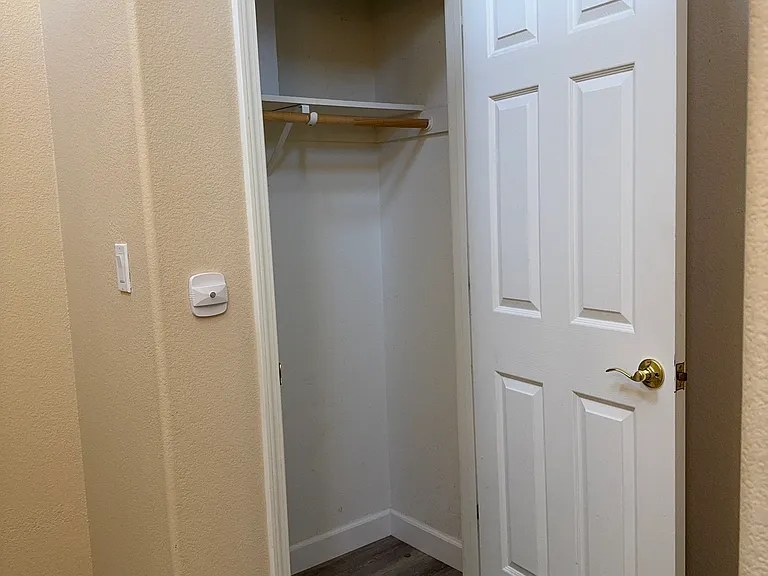 1084 Cottage Ln — Photo 5