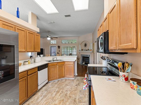 5th image of 1745 REDWOOD Lane