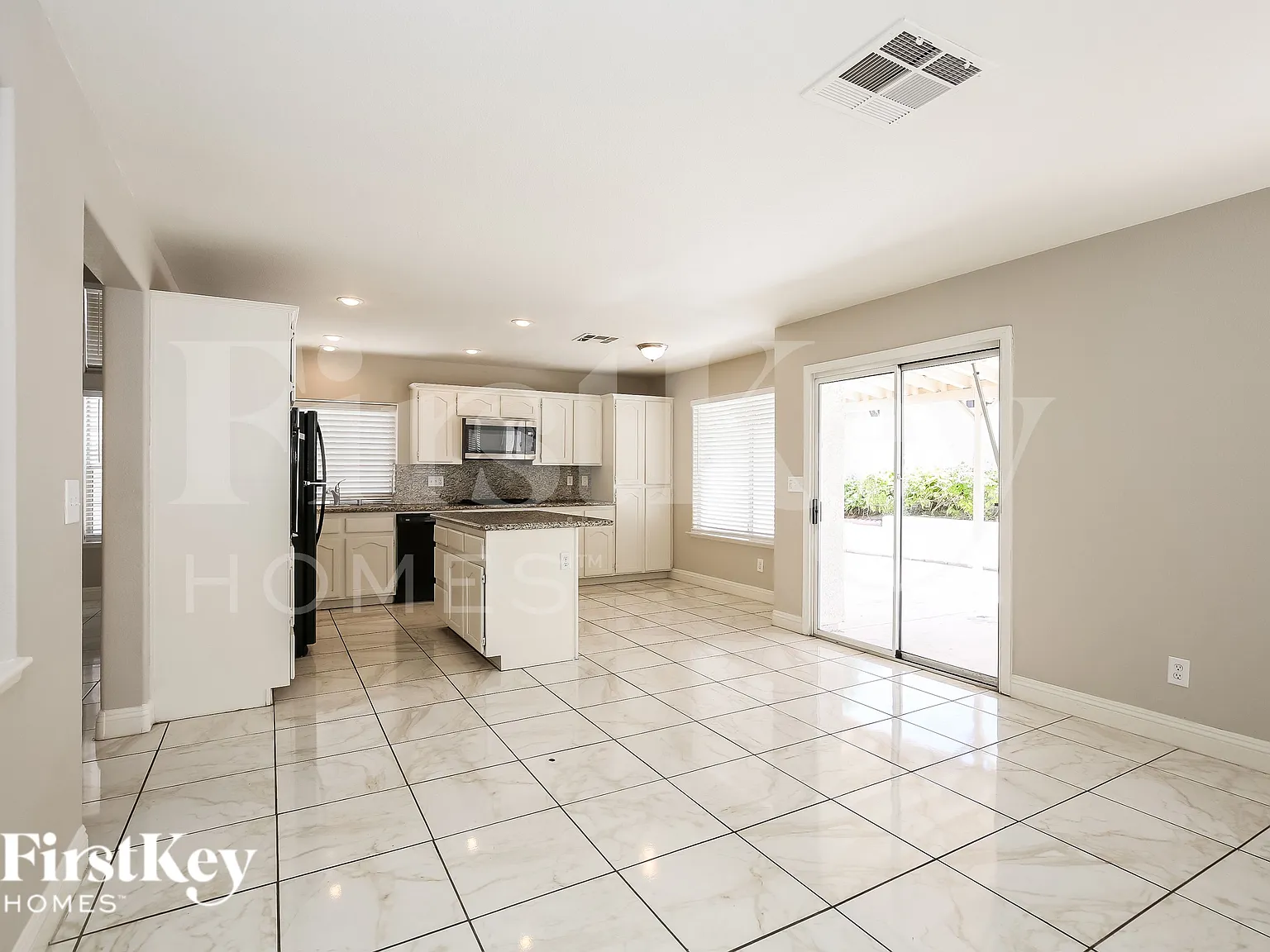 4 bed, 3.0 bath, 2142 sqft, $2,205 — Photo 4