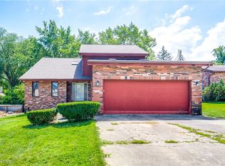 6688 Renwood Rd, Independence, OH 44131