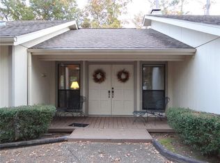 676 Greenbriar Trl, Holly Lake Ranch, TX 75765