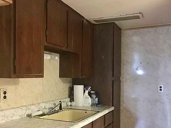 3rd image of 4 Stanchak Ct