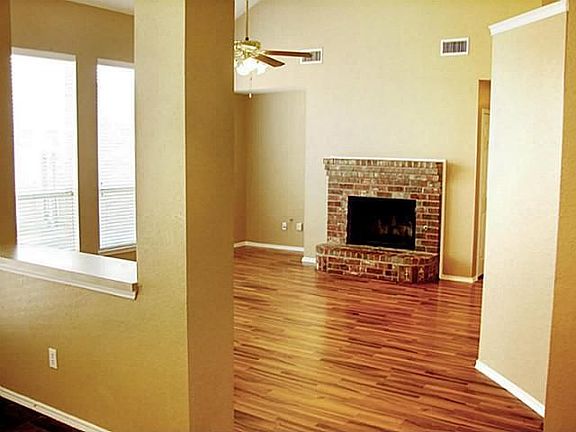 2nd image of 2002 Woodhaven Ln