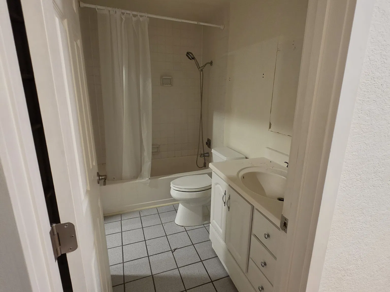 2 bed, 918 sqft, $1,800 — Photo 3