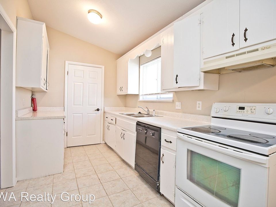 1st image of 914 S 14th Pl