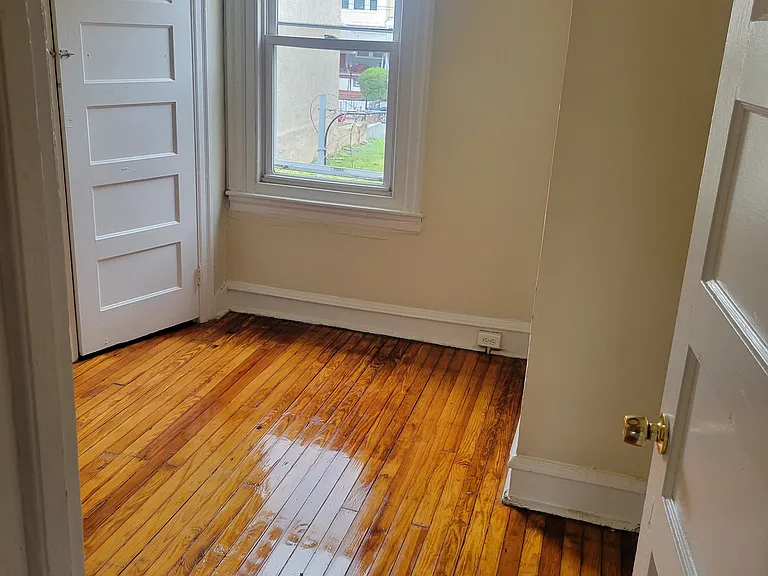 4911 N Franklin St — Photo 5