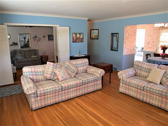4th image of 634 E Stanton Ave