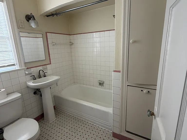 414 W Kings Hwy #4 — Photo 7