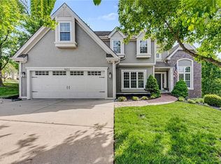 5653 Gresham Cir, Parkville, MO 64152