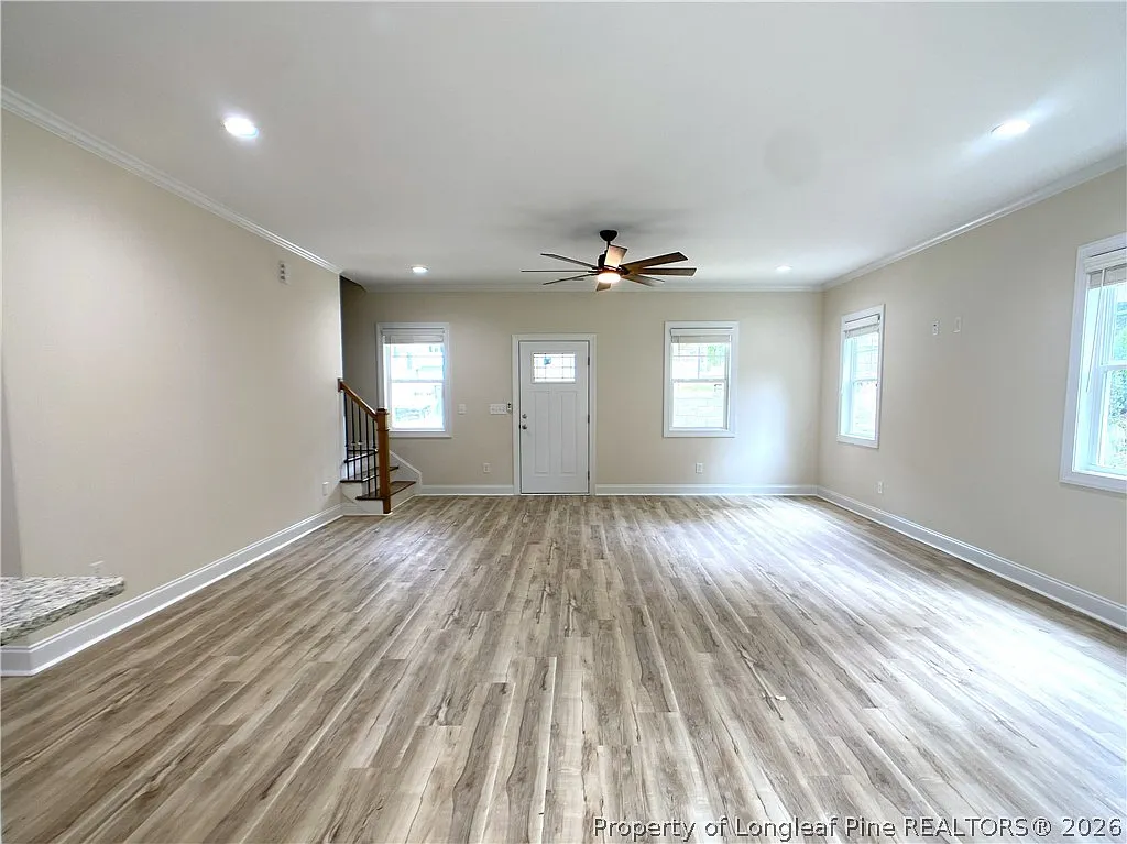 5 bed, 3.5 bath, 2620 sqft, $2,650 — Photo 2