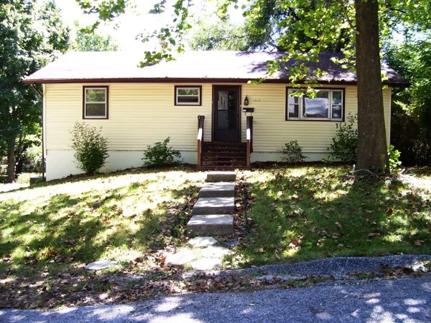 2630 E Dekist St photo 1