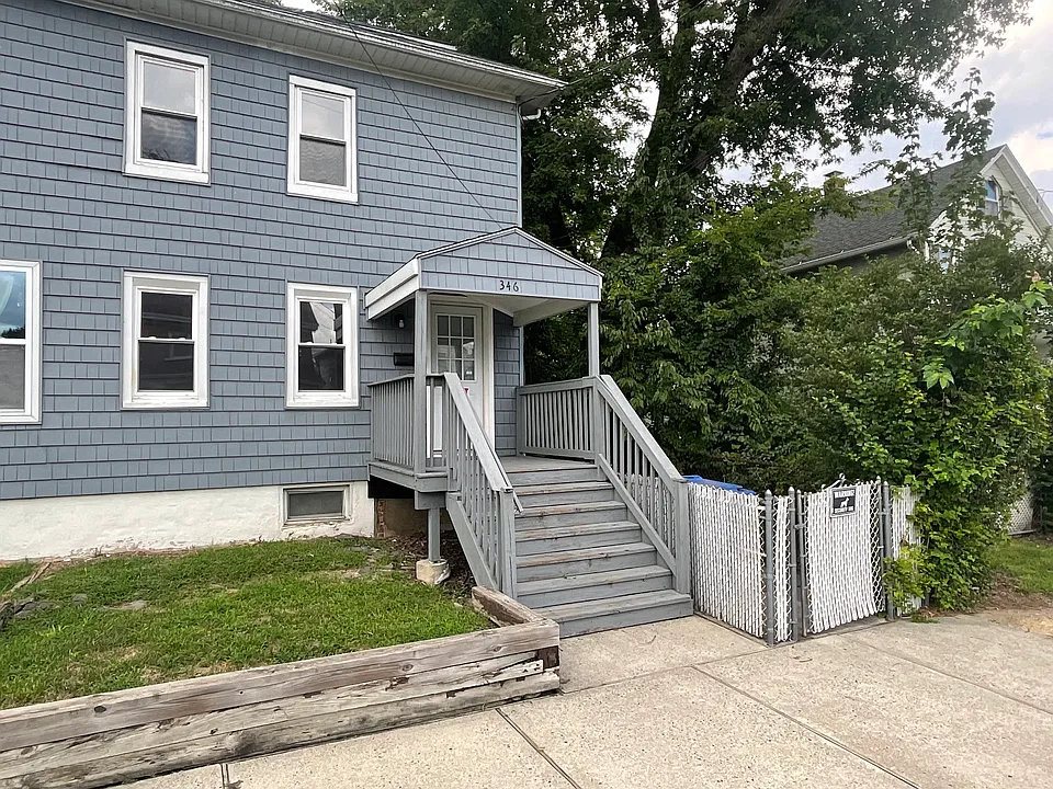 346 Henry St